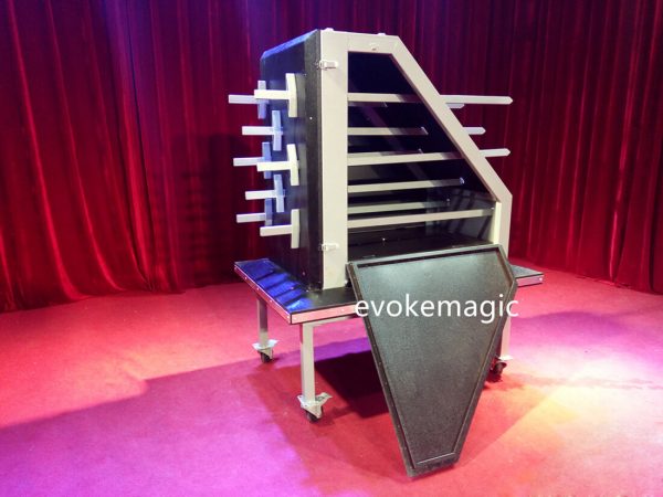 natakot na espada sa pamamagitan ng box magic stage illusion