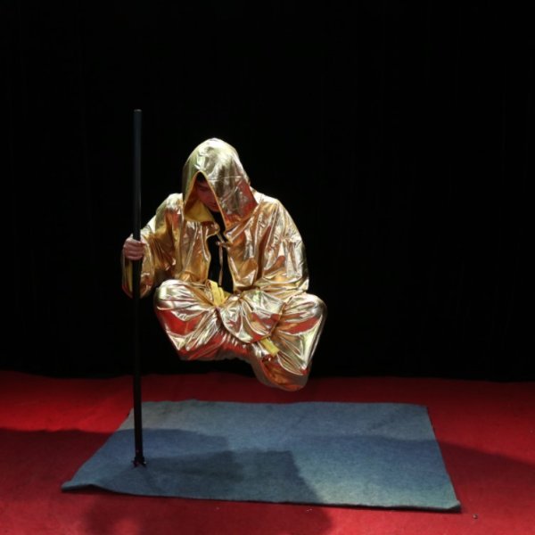 pertunjukan levitasi artis jalanan luar alat peraga ajaib pertunjukan levitasi artis jalanan luar alat peraga ajaib