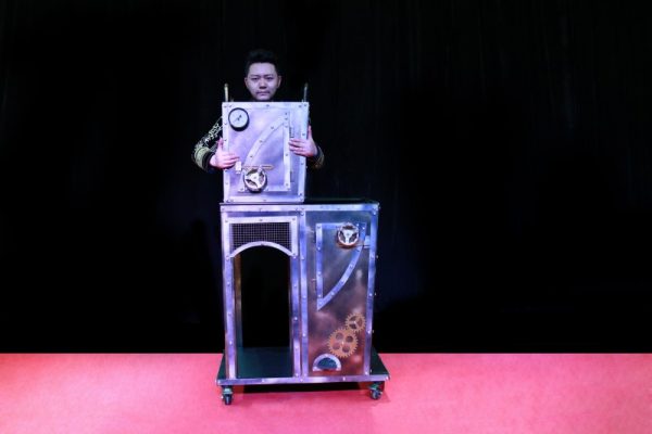 Scena magică performanță recuzită verticală corp de robot clona versiune mecanică este de vânzare la cald